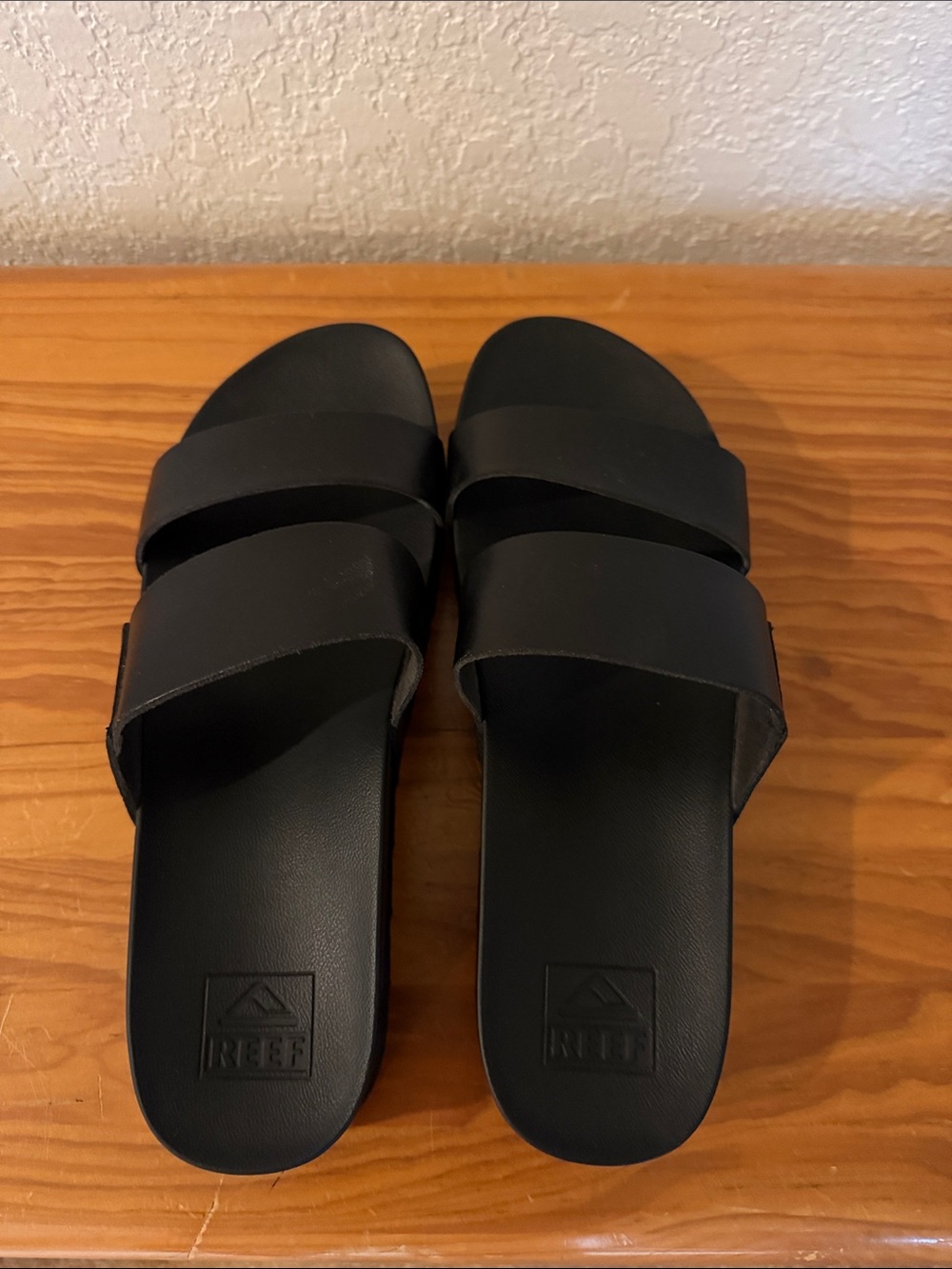 Reef Cushion Vista High - like new size 9